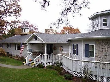 Anchor Inn On The Lake Bed And Breakfast